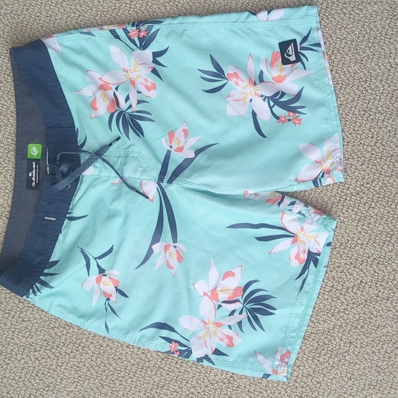 Quicksilver Swim trunks - Picture 2 of 5